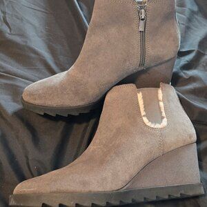 KOOLABURRA by UGG "Ortholite" Gray Suede Booties w/ Wedge Heels SIZE 11